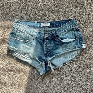 One by One Teaspoon No. 2’s low waist short rise raw curved hem shorts
